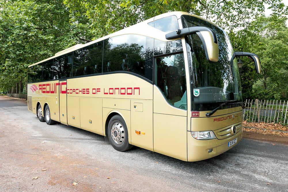 external-view-of-gold-redwing-coach-(2)